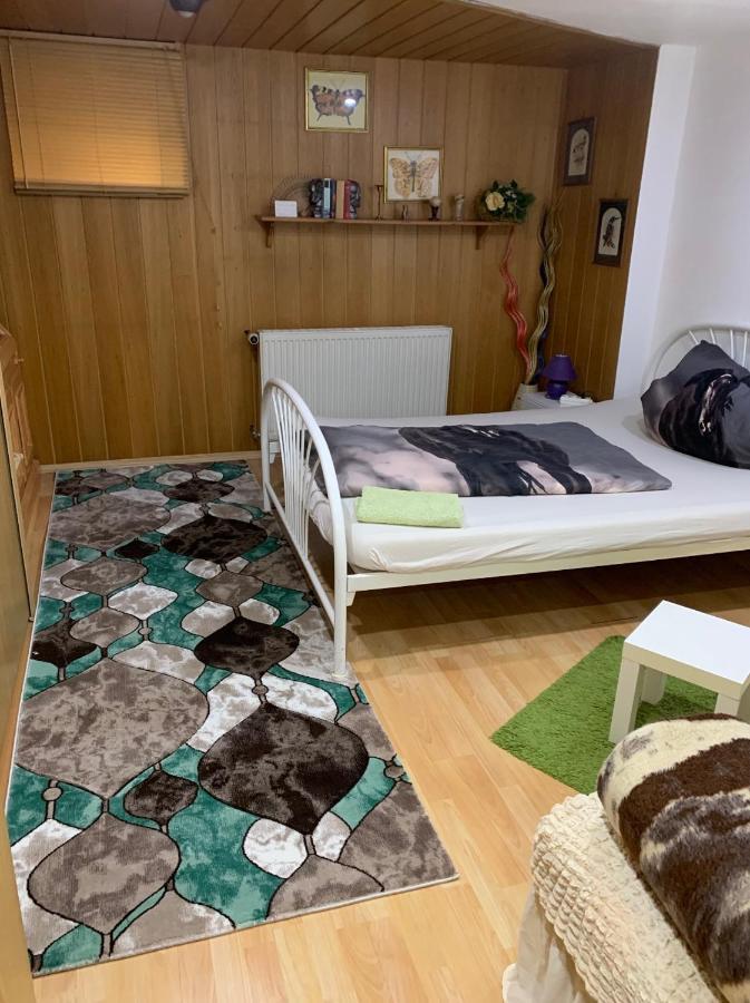Schoenes Doppelbettzimmer Im Untergeschoss Inkl Parkplatz Nach Verfuegbarkeit Essen Bagian luar foto